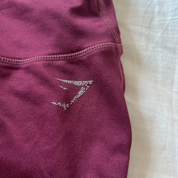 Gymshark xs dark purple leggings with mesh design and pockets on side - Picture 10 of 10